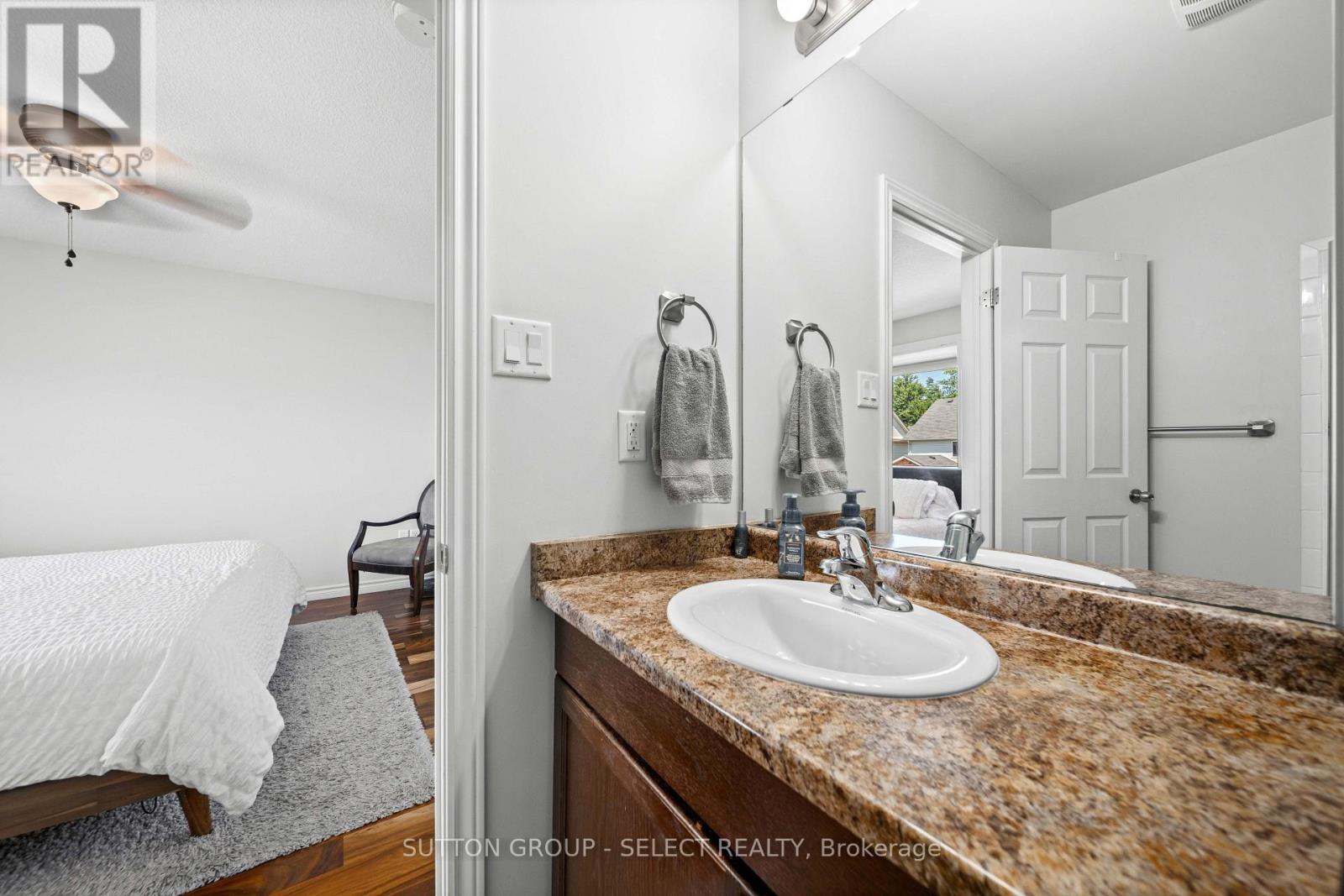 934 SILVERFOX CRESCENT - 25
