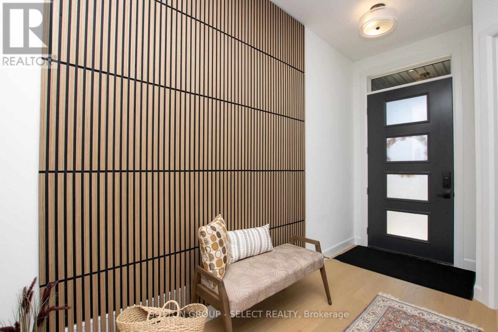 33 - 6990 CLAYTON WALK, London South (South V) — photo 2