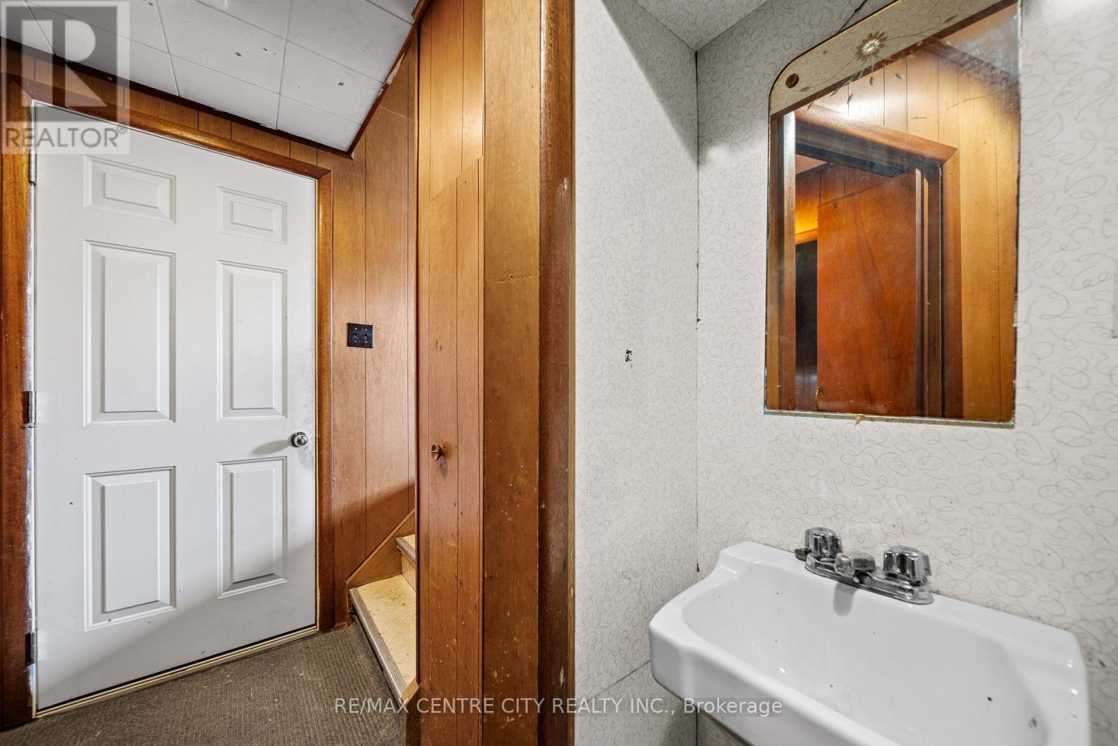 11 MARCHANT STREET - 37