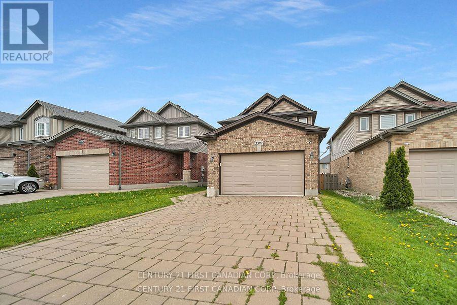 3378 EMILYCARR LANE, London South (South W) — photo 2