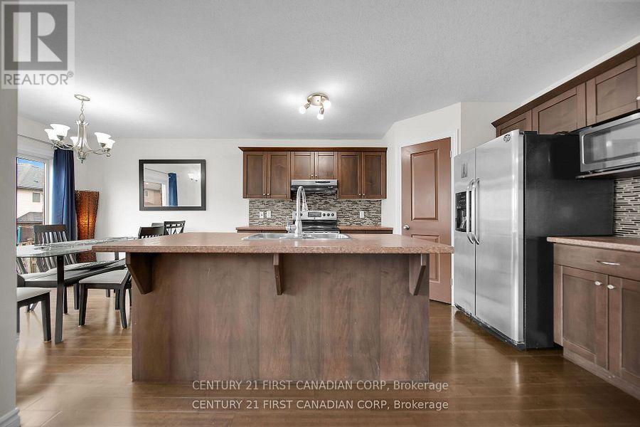 3378 EMILYCARR LANE, London South (South W) — photo 8