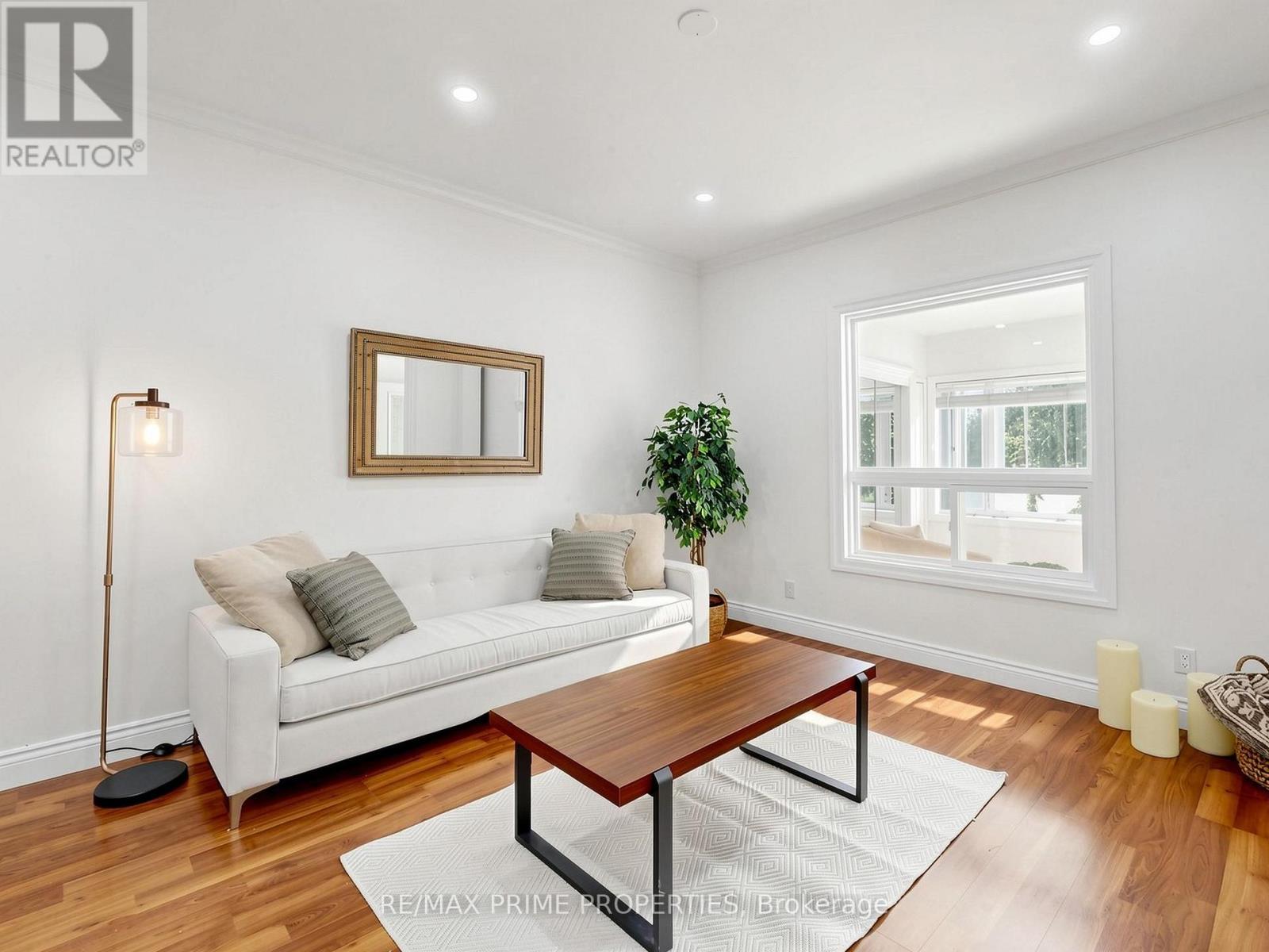 18 DENTONIA PARK AVENUE S, Toronto (Crescent Town) — photo 3