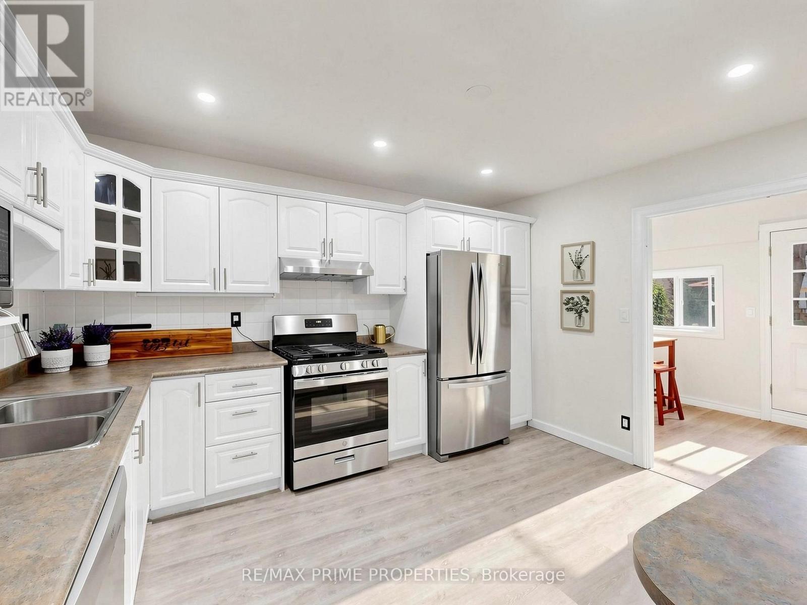 18 DENTONIA PARK AVENUE S, Toronto (Crescent Town) — photo 9