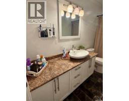 105 5th Street E, Nipawin, SK S0E1E0 Photo 18