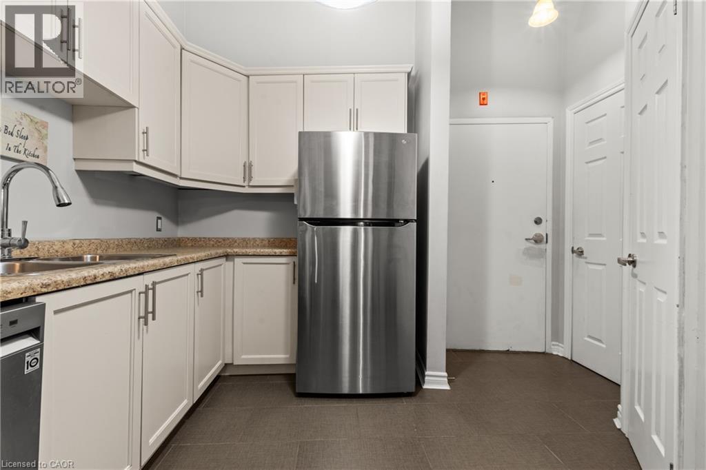 #212 80 KING WILLIAM Street - 2