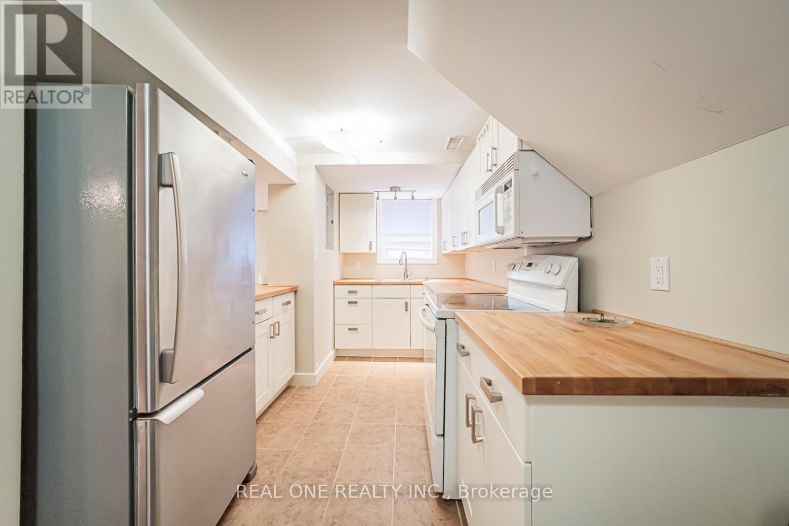 7 HAGERMAN BOULEVARD - Image 37