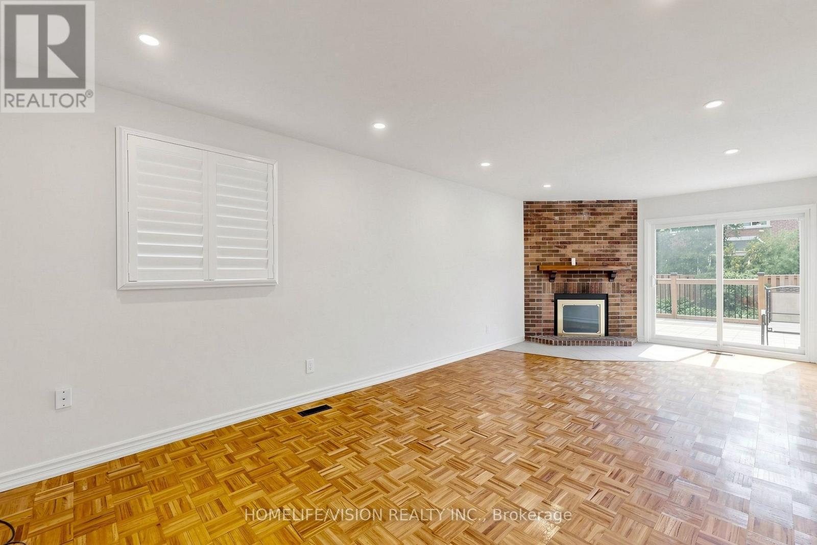 60 CARRINGTON DRIVE - 11