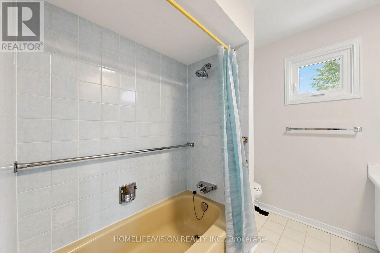 60 CARRINGTON DRIVE - 26