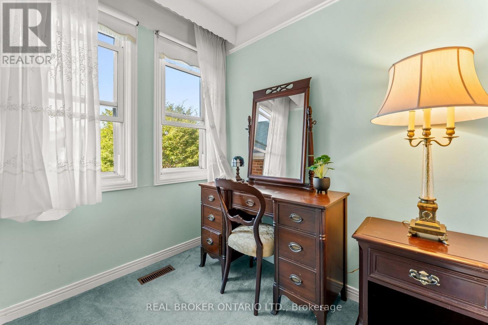 37 JESSICA GARDENS - Image 21