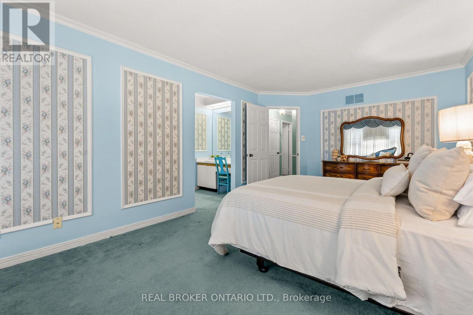 37 JESSICA GARDENS - Image 23