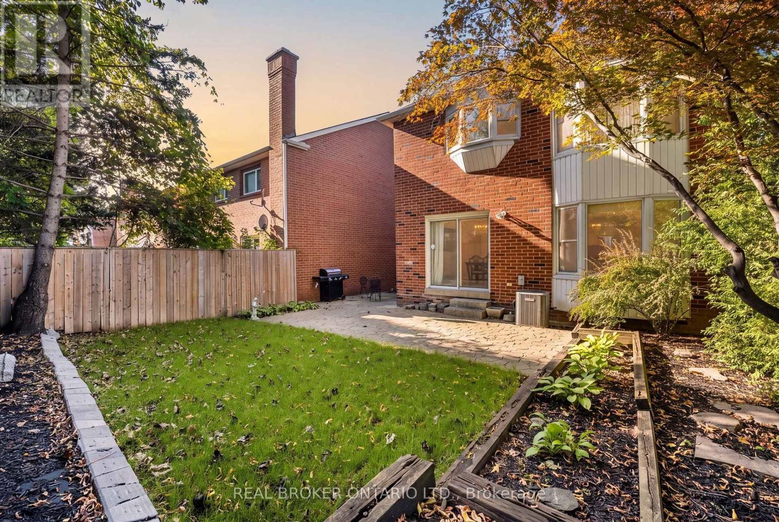 37 JESSICA GARDENS - Image 29