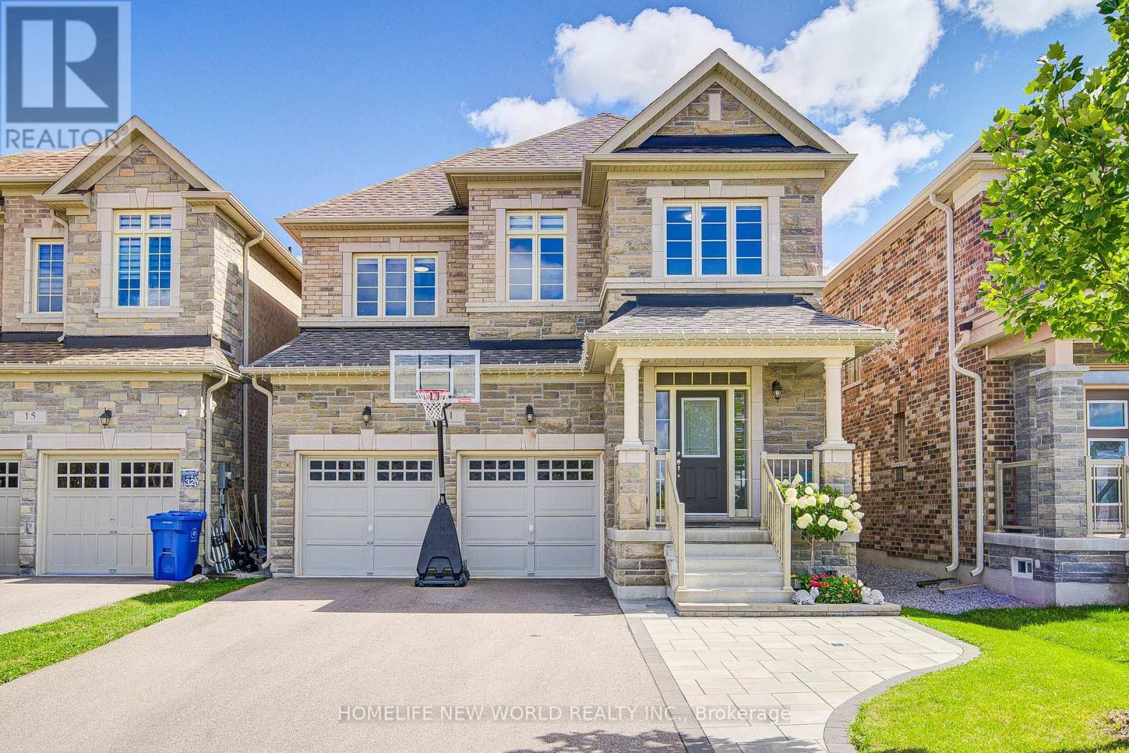 11 CONDUCTOR AVENUE, Whitchurch-Stouffville (Stouffville) — photo 1