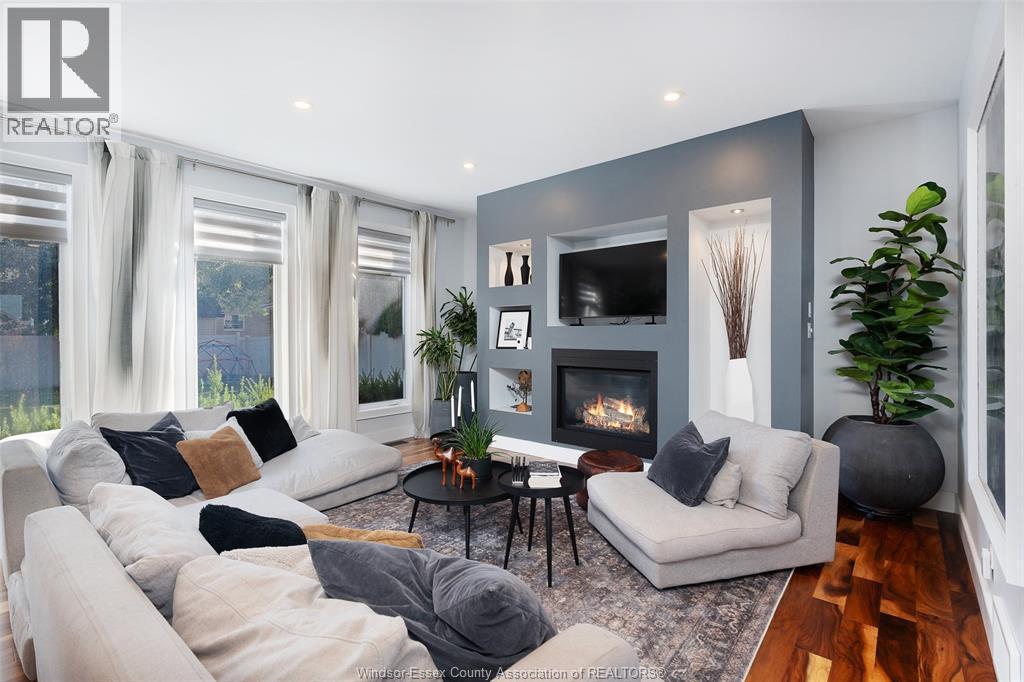 1083 REGENCY - 16