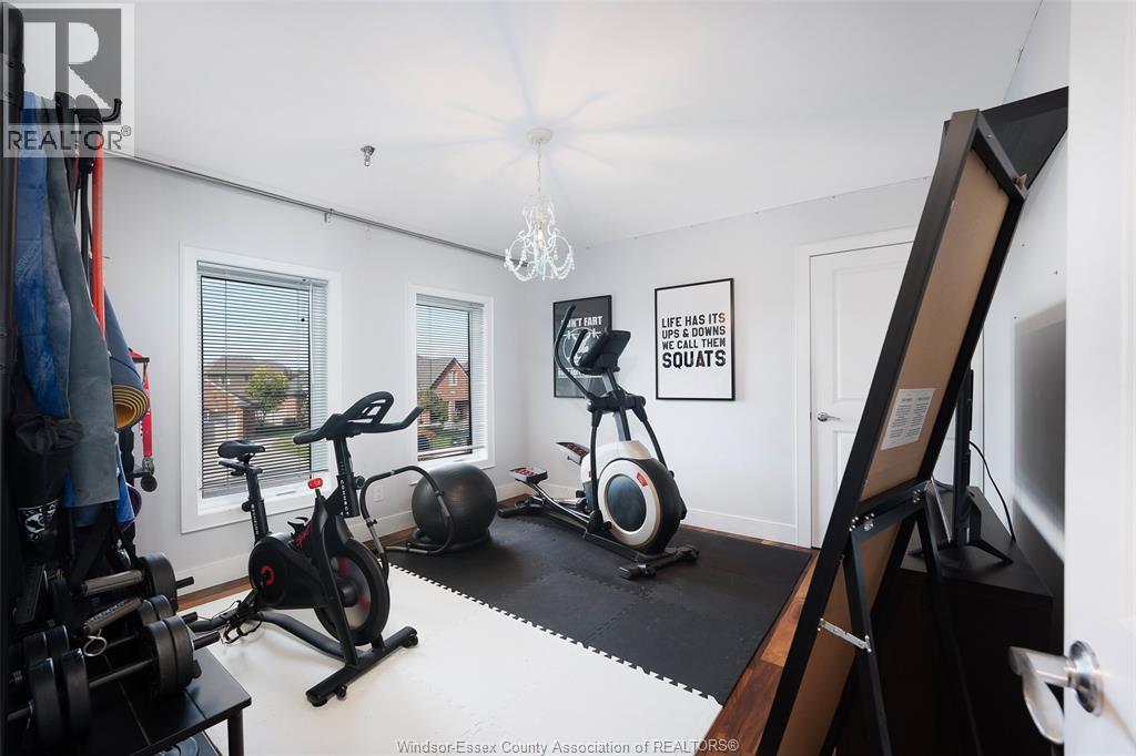 1083 REGENCY - 32