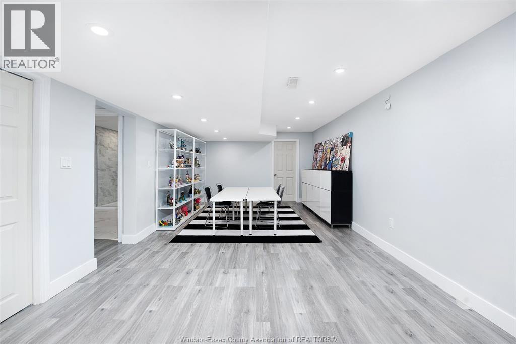 1083 REGENCY - 39