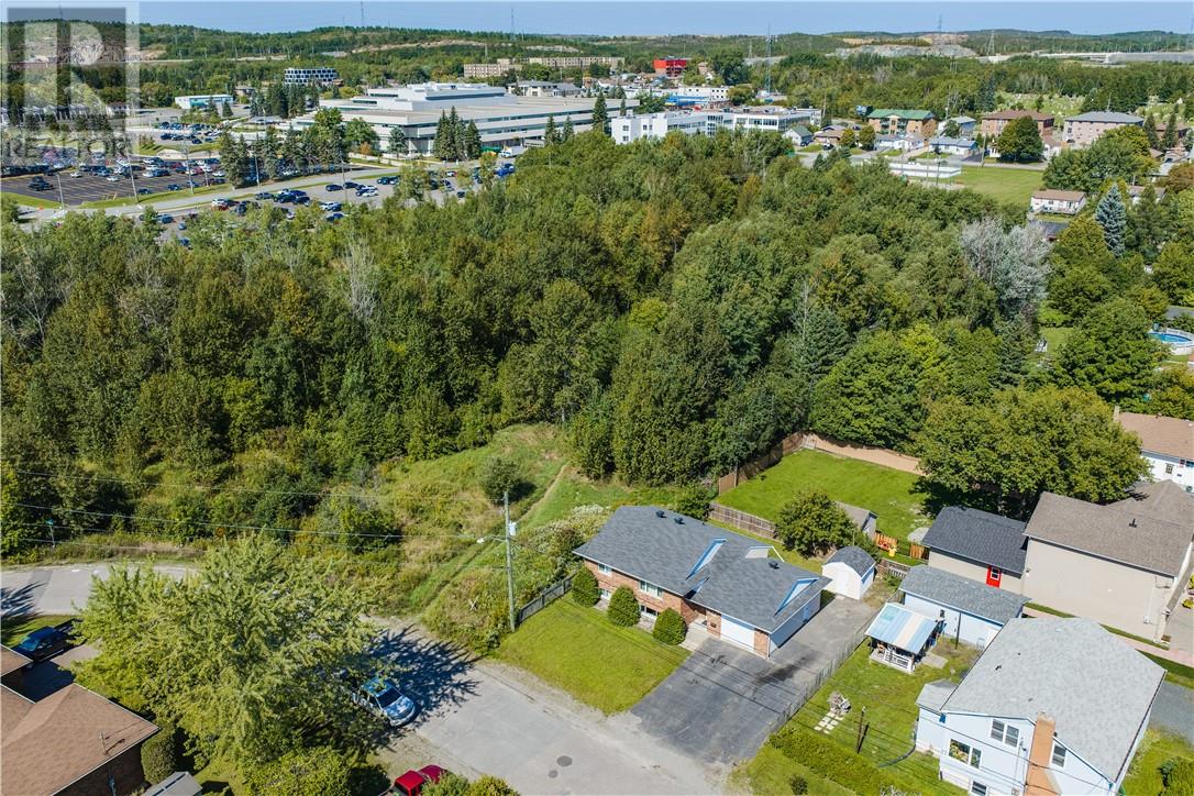 390 Alexander Street - Image 23