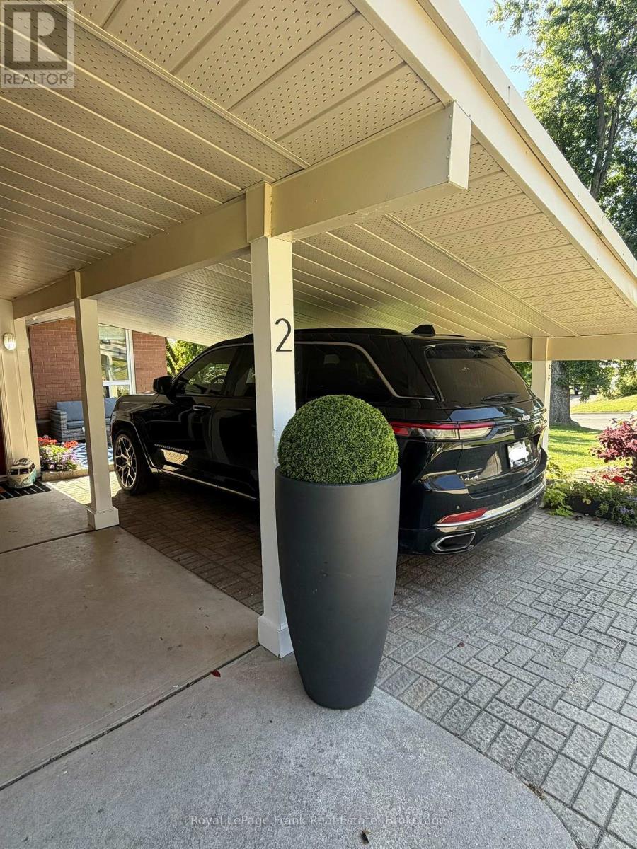 2 CRESTWOOD AVENUE, Peterborough (Monaghan Ward 2) — photo 5
