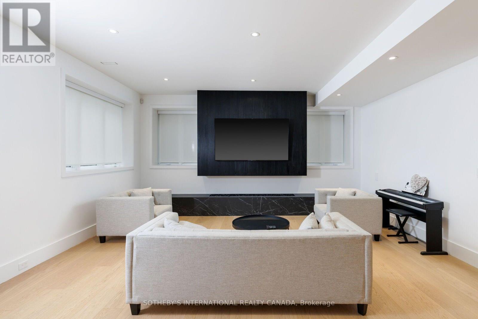 18 BLAIR ATHOL CRESCENT - Image 36