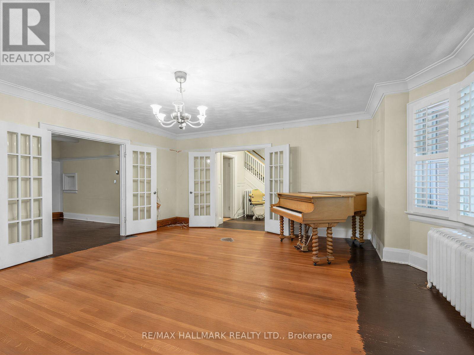 7 HUMBERVIEW CRESCENT - 9