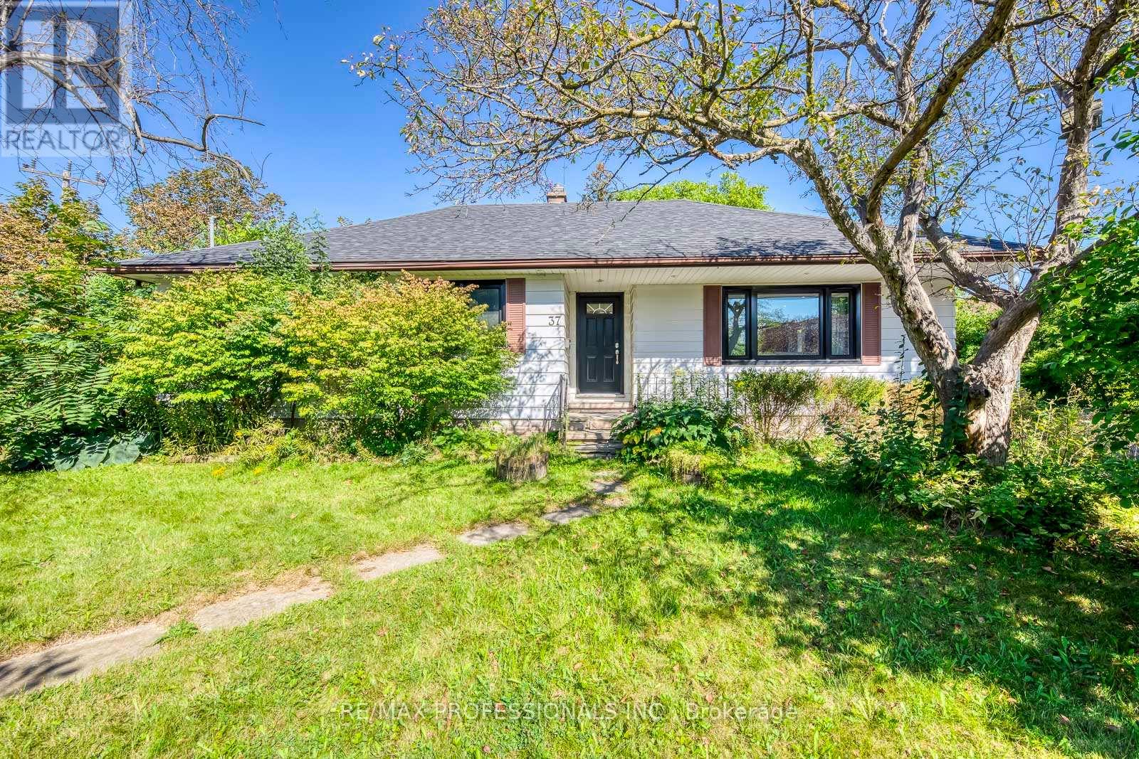 37 MCLAUGHLIN ROAD N, Brampton (Brampton West)