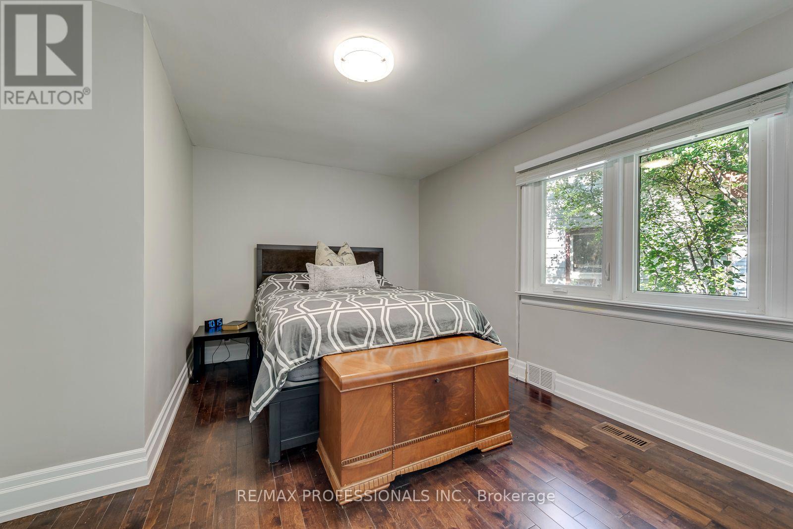 37 MCLAUGHLIN ROAD N - Image 19
