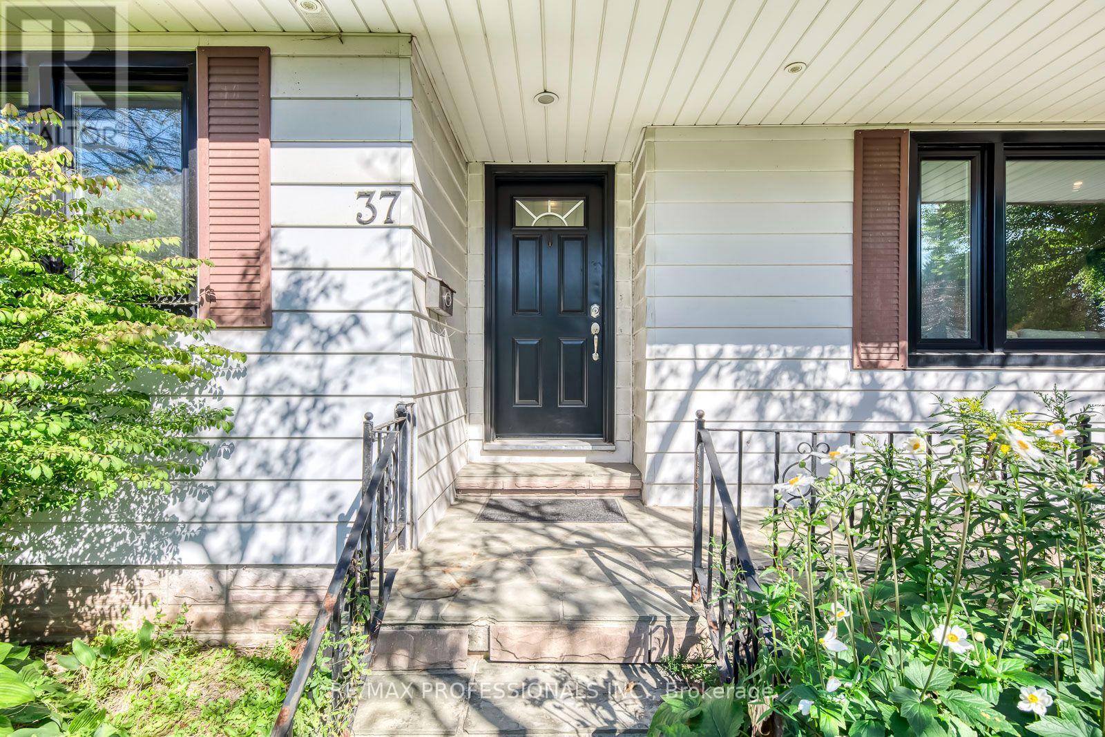 37 MCLAUGHLIN ROAD N, Brampton (Brampton West) — photo 2