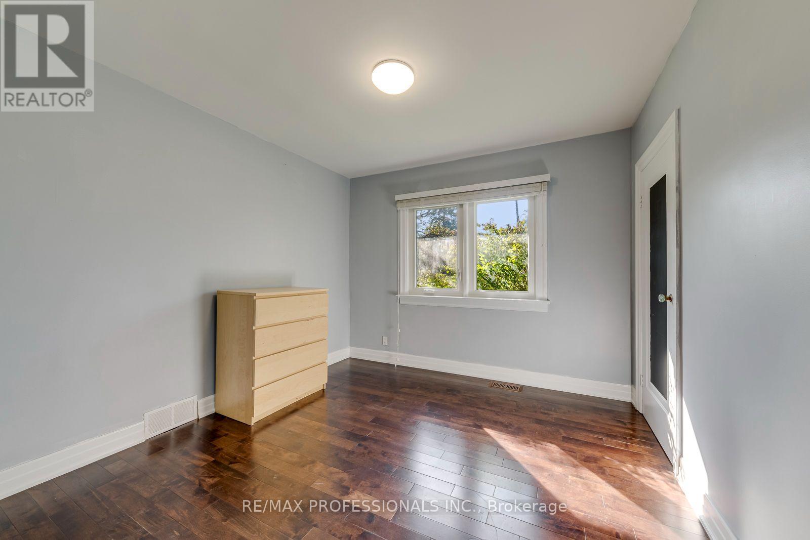 37 MCLAUGHLIN ROAD N - Image 22