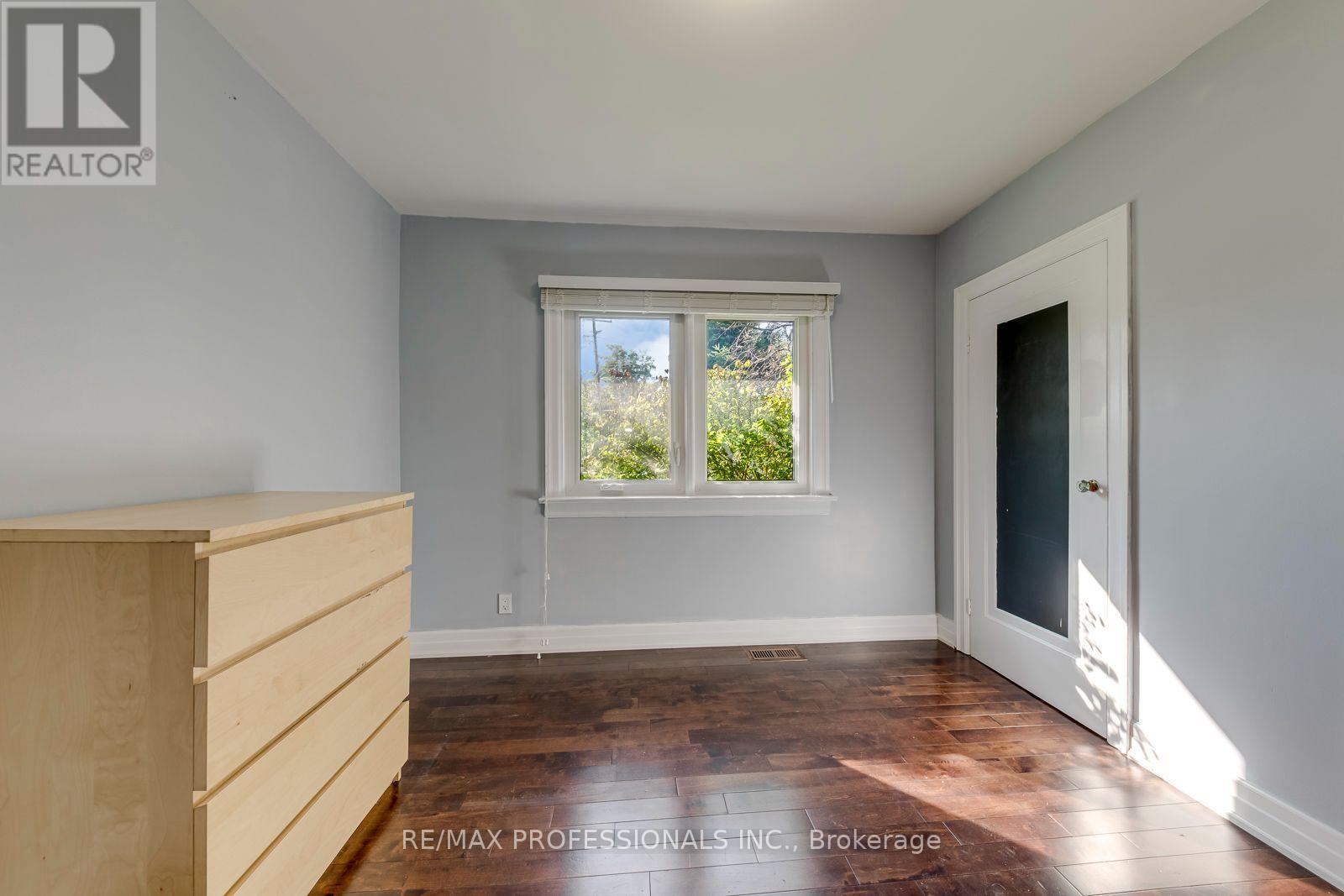 37 MCLAUGHLIN ROAD N - Image 23