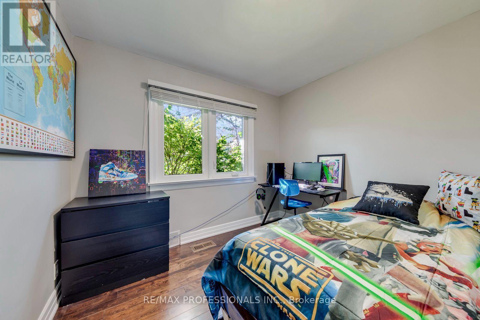 37 MCLAUGHLIN ROAD N - Image 24