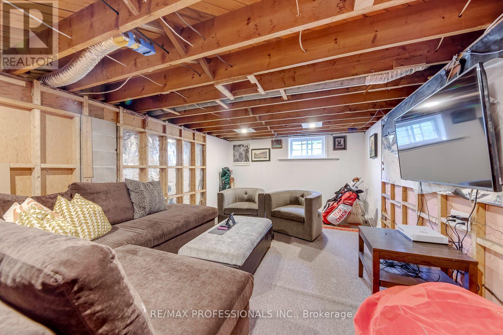 37 MCLAUGHLIN ROAD N - Image 28