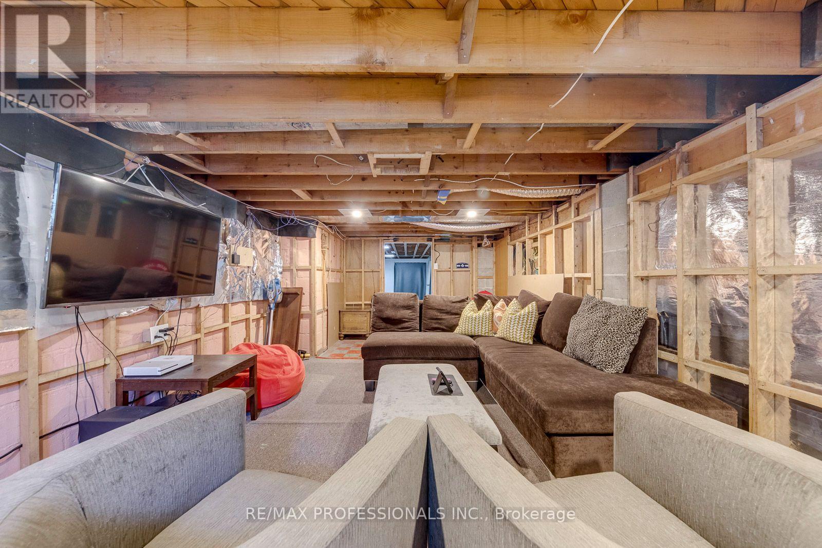 37 MCLAUGHLIN ROAD N - Image 29