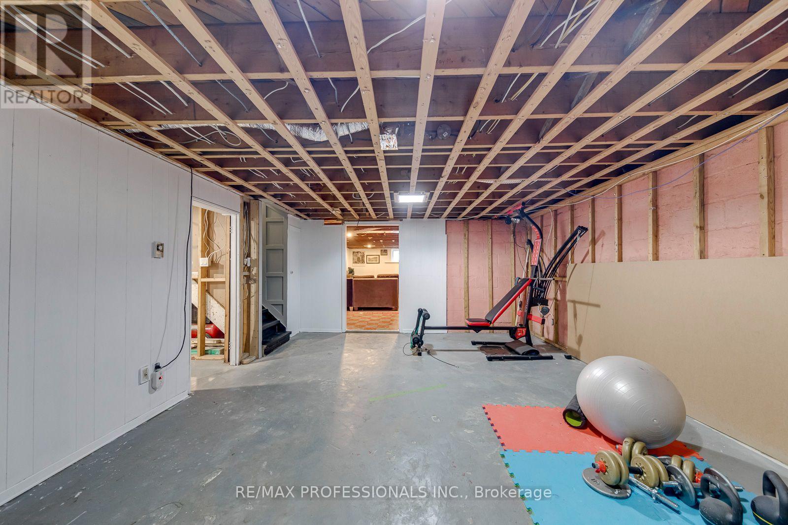 37 MCLAUGHLIN ROAD N - Image 30
