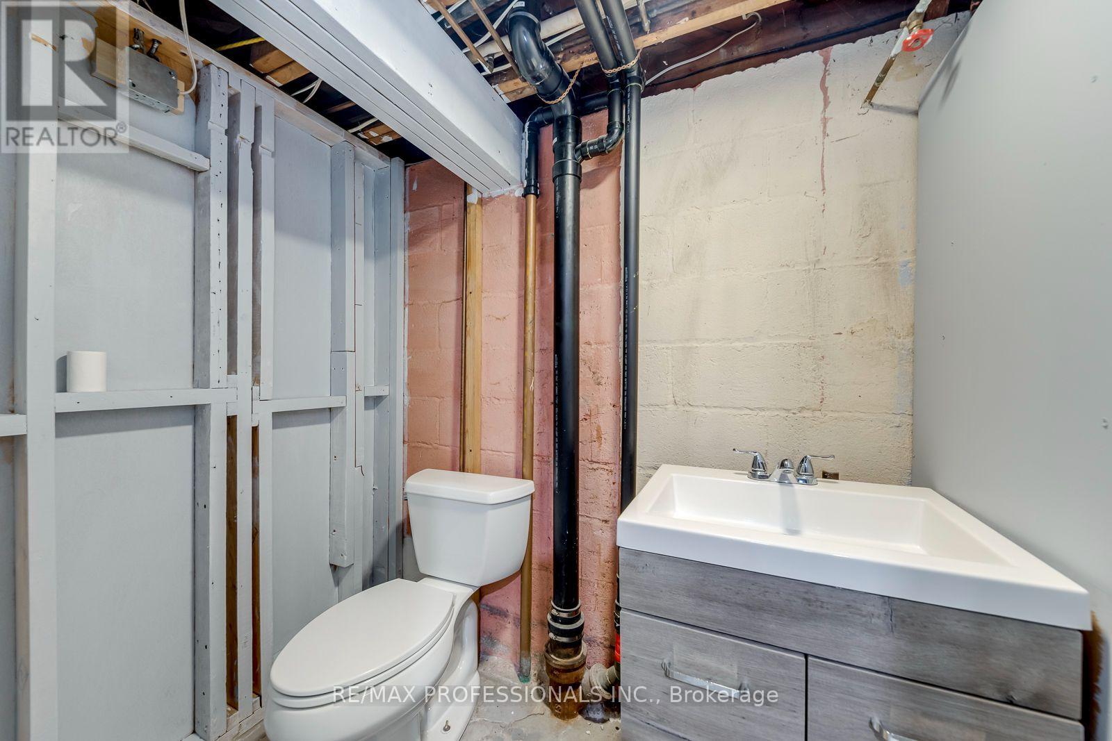 37 MCLAUGHLIN ROAD N - Image 31