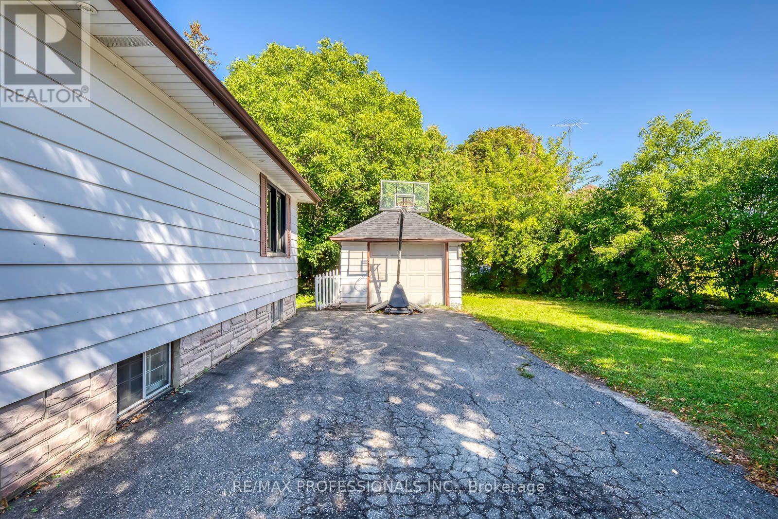 37 MCLAUGHLIN ROAD N - 41