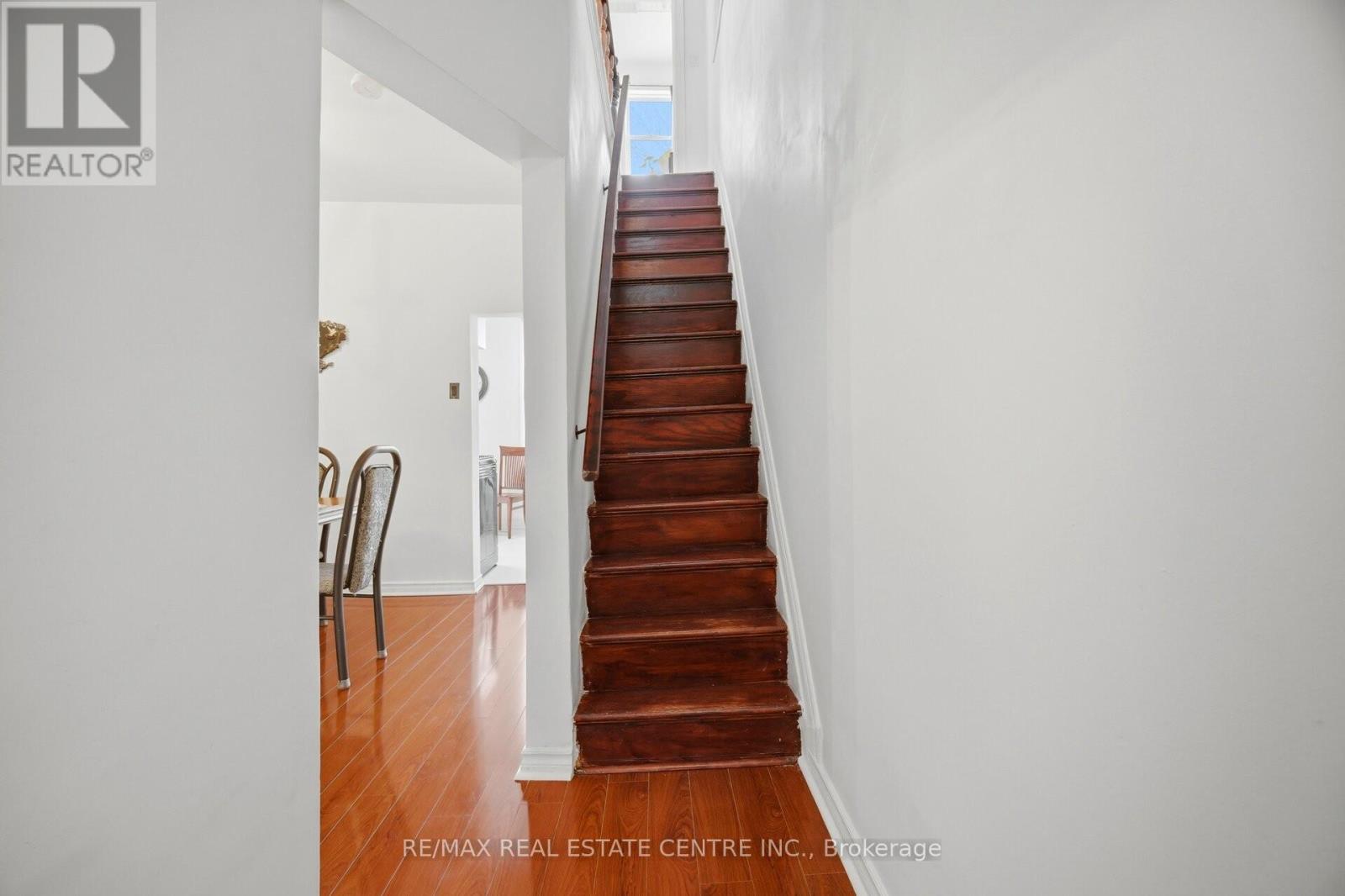 490 WENTWORTH STREET N - 18
