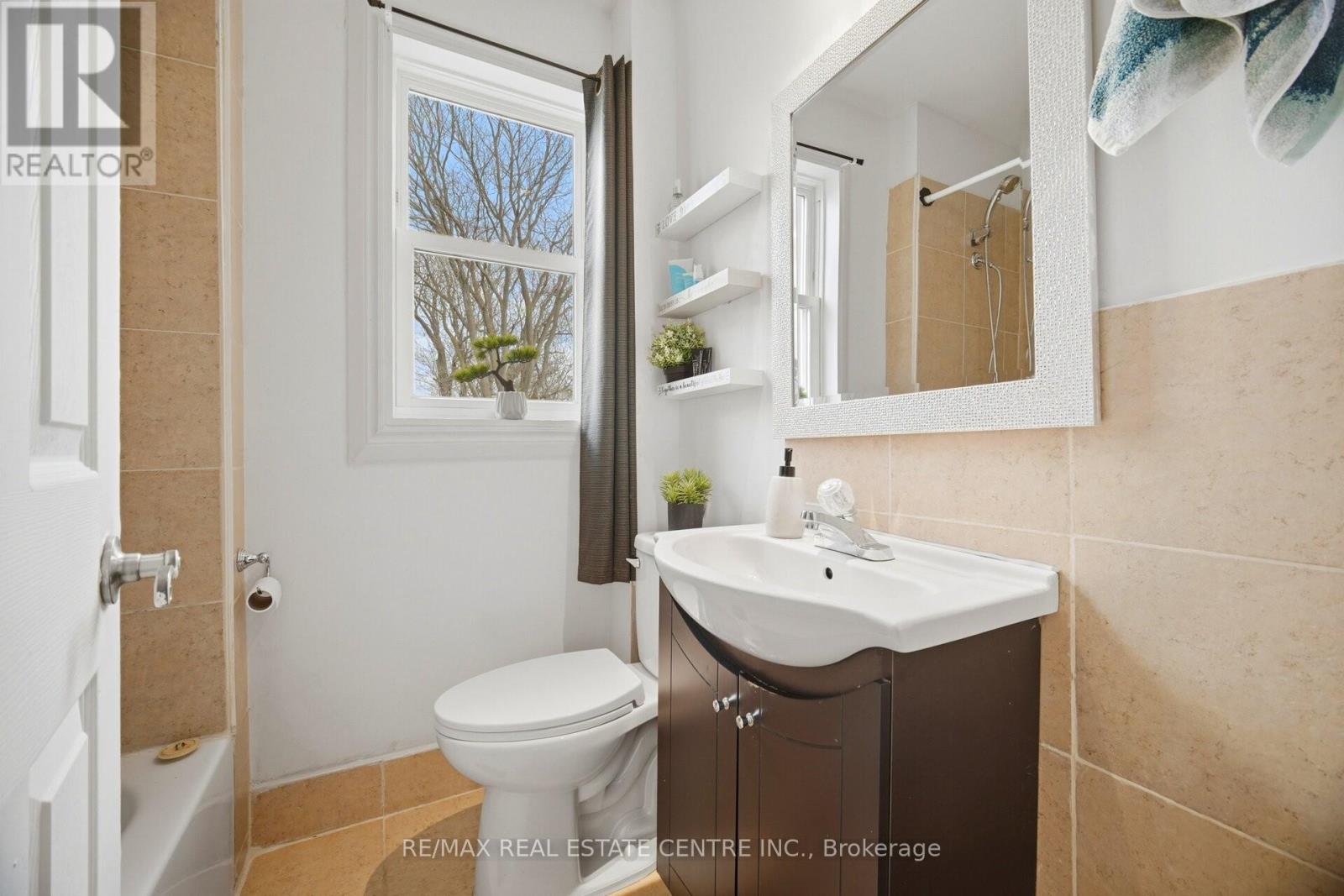 490 WENTWORTH STREET N - Image 28