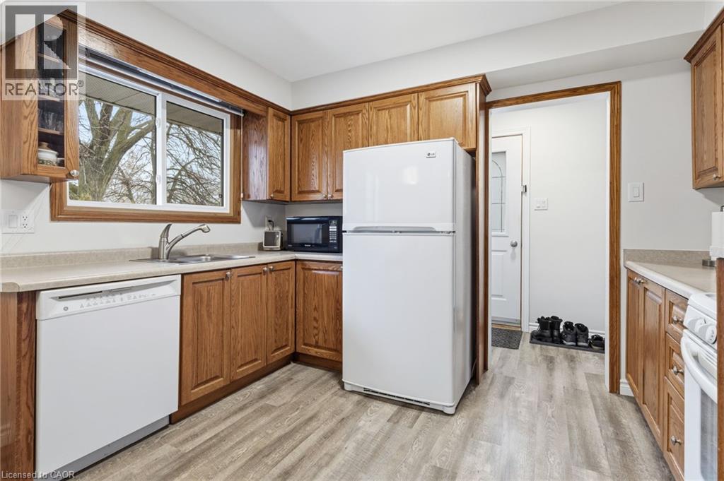 27 BLENHEIM Drive, Stoney Creek — photo 7