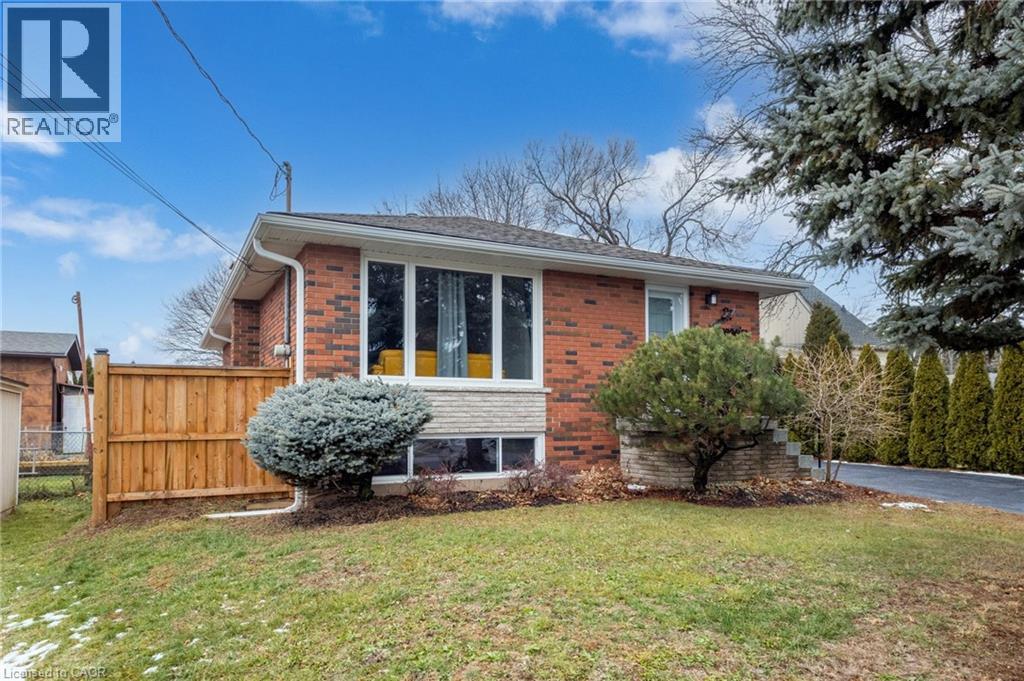 27 BLENHEIM Drive, Stoney Creek — photo 2