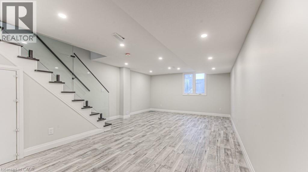 152 OVERLEA Drive, Kitchener — photo 8