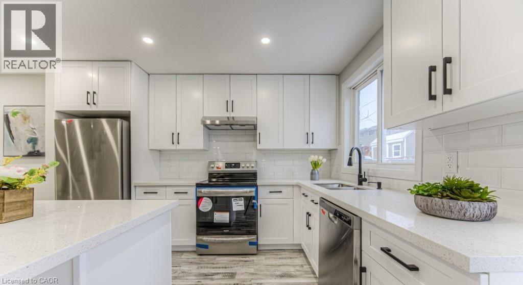 152 OVERLEA Drive, Kitchener — photo 5