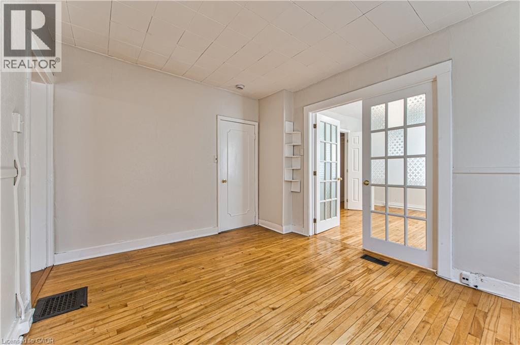 217 LANCASTER Street E - Image 5