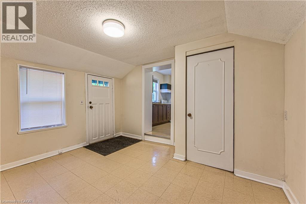 217 LANCASTER Street E - Image 14
