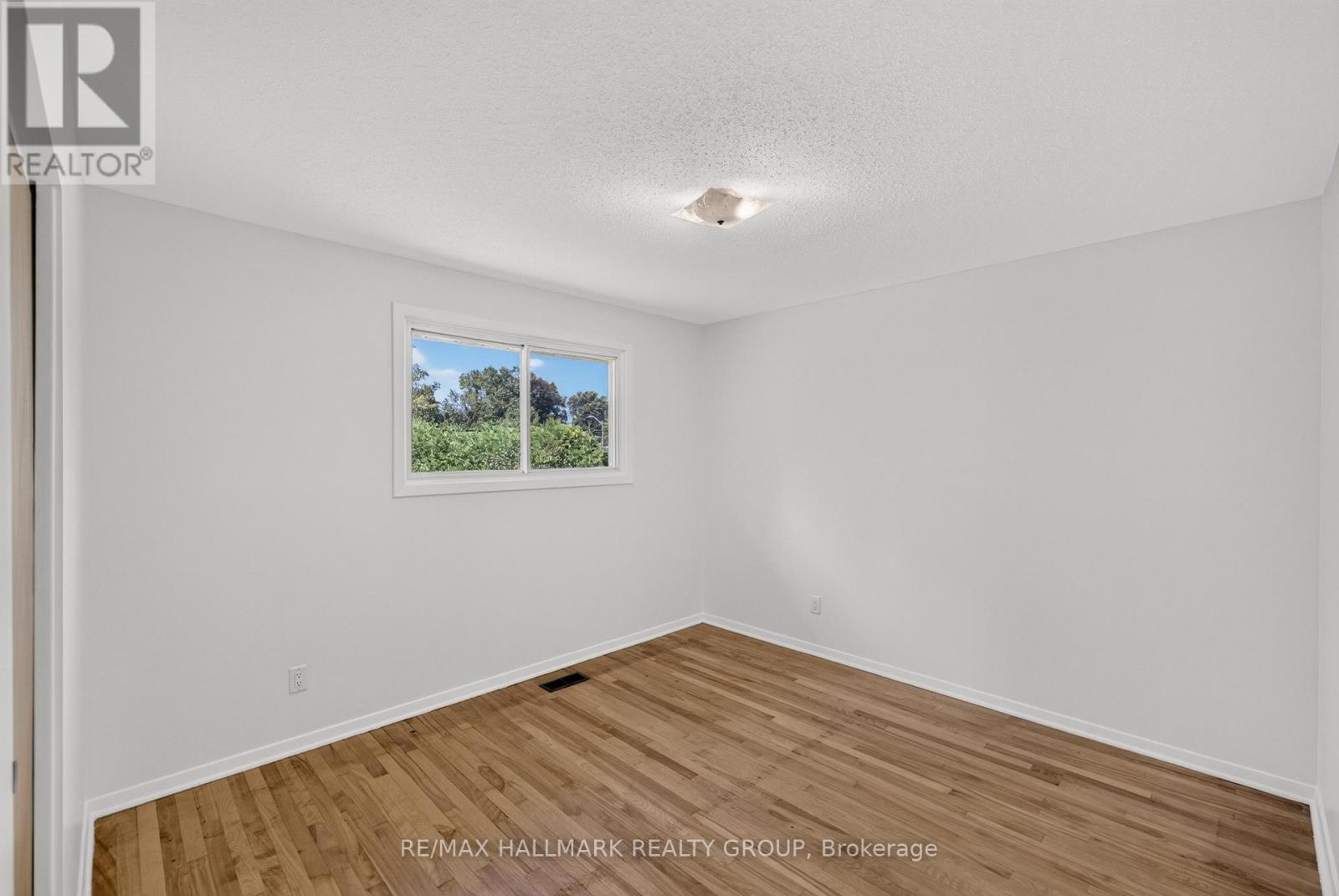 3051 COWAN CRESCENT - 13