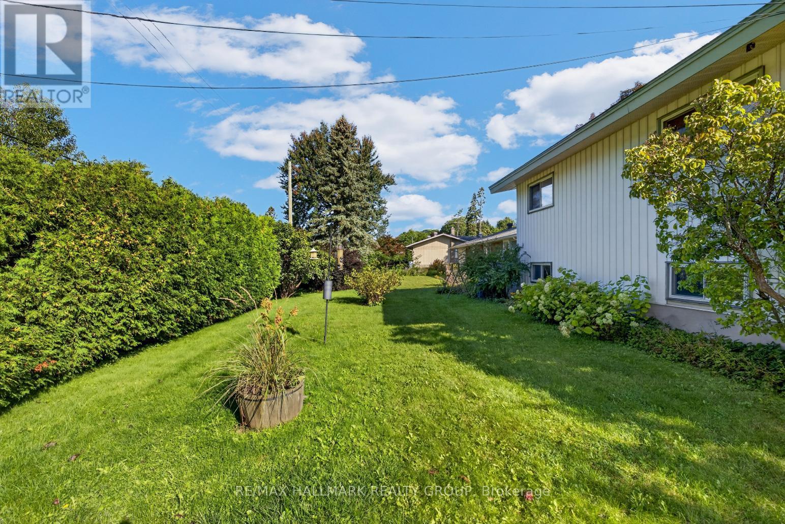3051 COWAN CRESCENT - 22