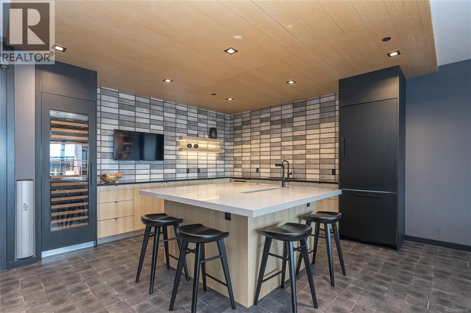 #402 369 Tyee Rd - 33