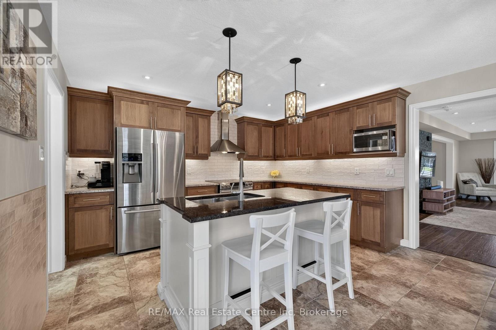694 VICTORIA ROAD N - 13