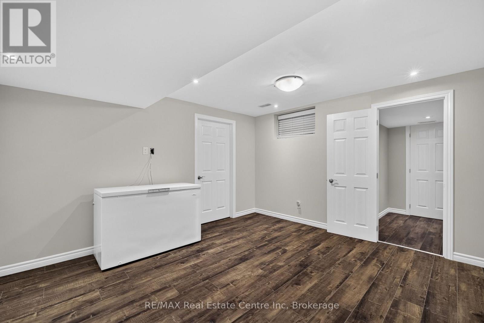 694 VICTORIA ROAD N - Image 34