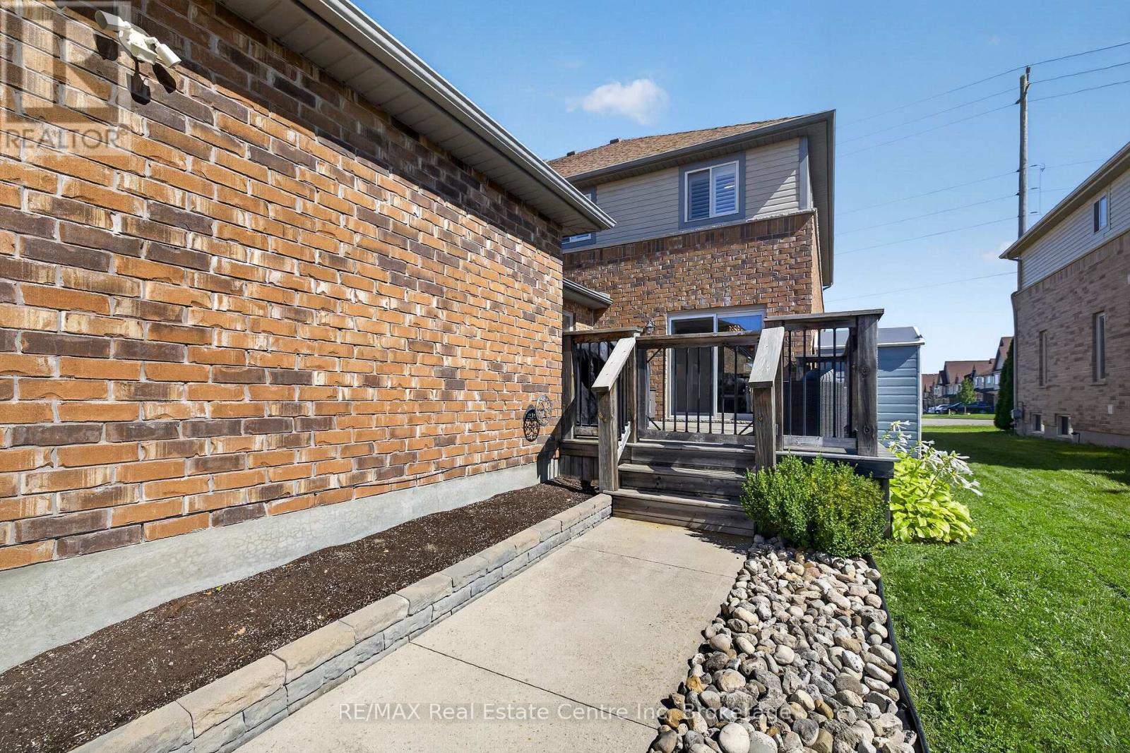 694 VICTORIA ROAD N - Image 36