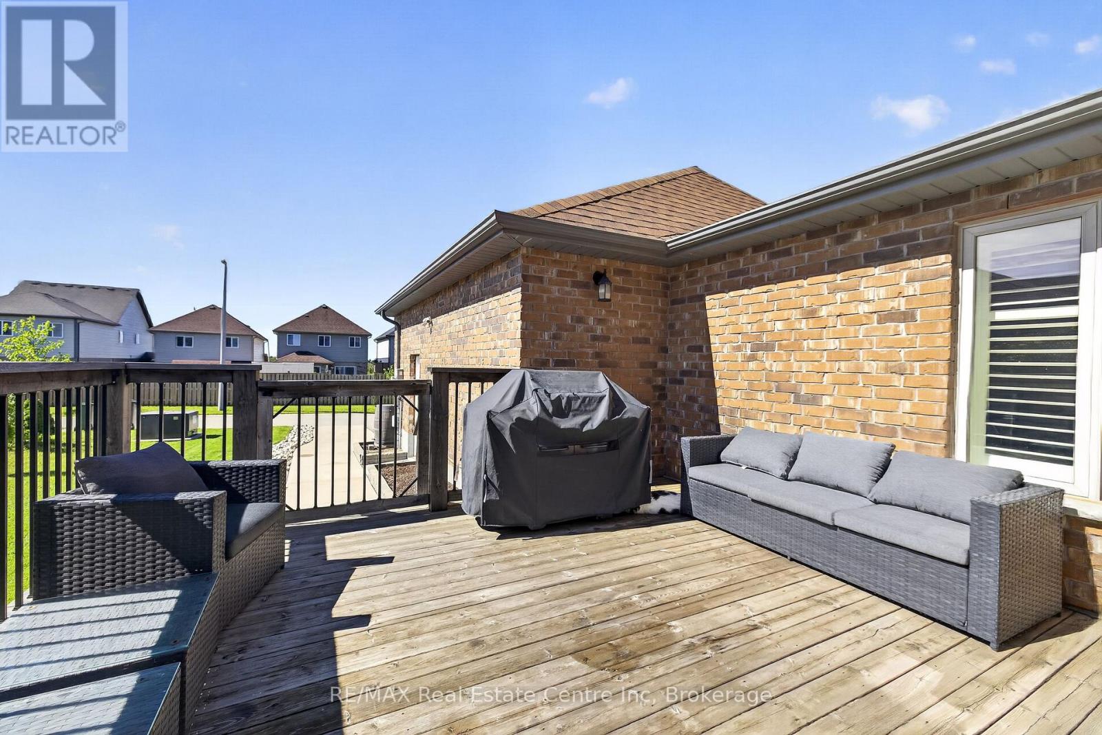 694 VICTORIA ROAD N - Image 37