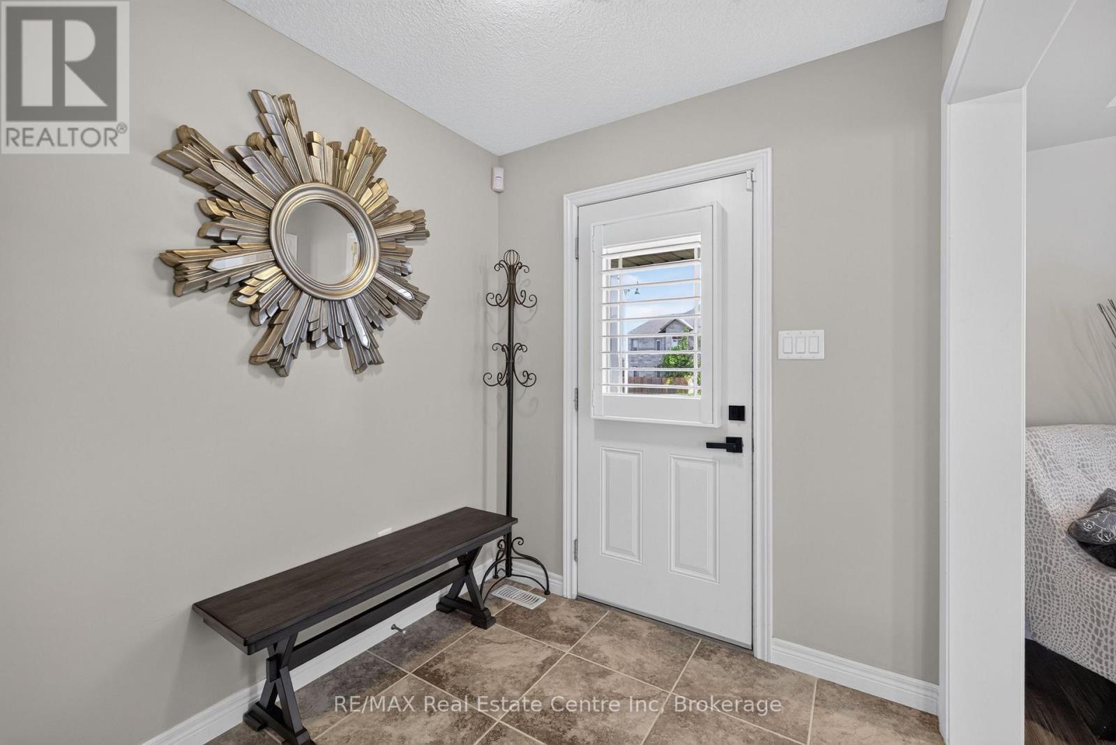 694 VICTORIA ROAD N - 6